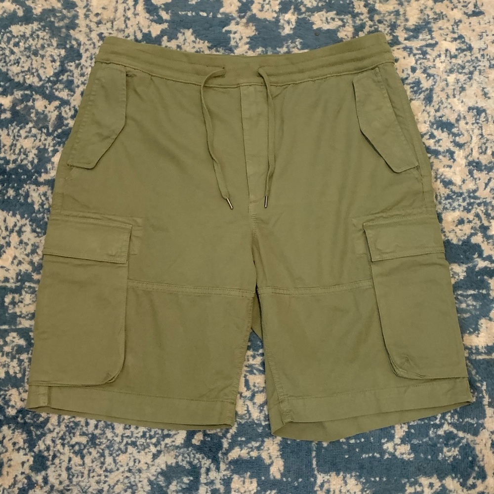 Men's Olive Cargo Shorts with Drawstring Waist